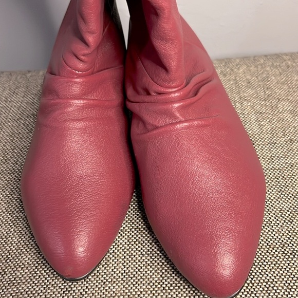 Classique red leather upper boots, size 6 1/2M - Picture 2 of 13